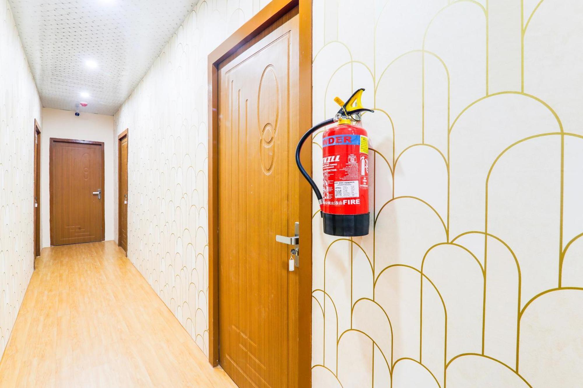Hotel O V. K Palace Inn ラクナウ エクステリア 写真